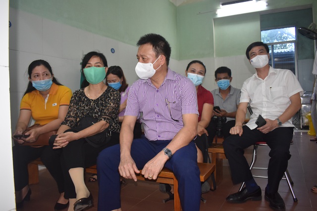 Những mũi vaccine COVID-19 đầu tiên tại Quảng Bình - Ảnh 4.