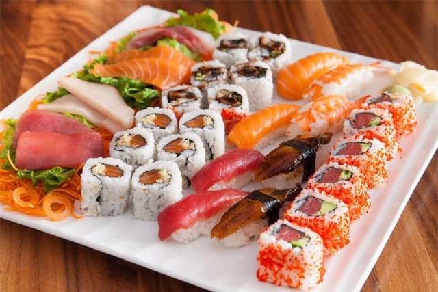 Những người tuyệt đối không nên ăn sushi - Ảnh 1.