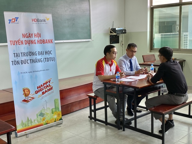 HDBank ký kết hợp tác với đại học Tôn Đức Thắng, tặng học bổng cho sinh viên - Ảnh 3.