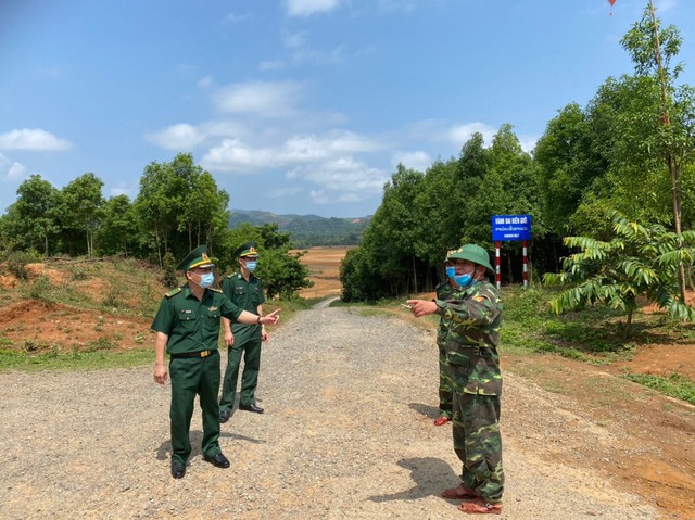 Biên phòng Quảng Trị đến từng nhà dân, đến từng thôn bản tuyên truyền phòng chống dịch COVID-19 - Ảnh 5.