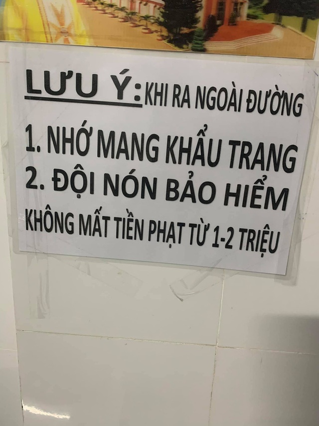 Những mảnh giấy dán trên tường, cầu thang của bà ngoại và mẹ khiến cô gái xúc động: Nội dung quá đặc biệt - Ảnh 7.