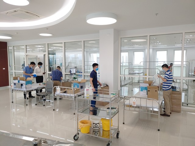 Chiều 1/5 có thể đưa cơ sở điều trị COVID-19 công suất 500 giường tại Hà Nam vào hoạt động - Ảnh 4.