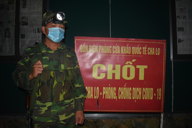 Bộ đội Quảng Bình xuyên đêm tuần tra ngăn dịch xâm nhập từ vùng ngoại biên - Ảnh 11.