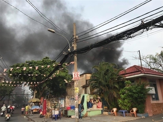 Công an điều tra lý giải về tiếng nổ lớn trong vụ cháy làm 8 người tử vong thương tâm ở TP.HCM - Ảnh 2.