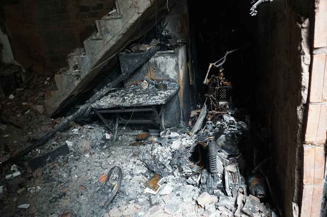 Công an điều tra lý giải về tiếng nổ lớn trong vụ cháy làm 8 người tử vong thương tâm ở TP.HCM - Ảnh 3.