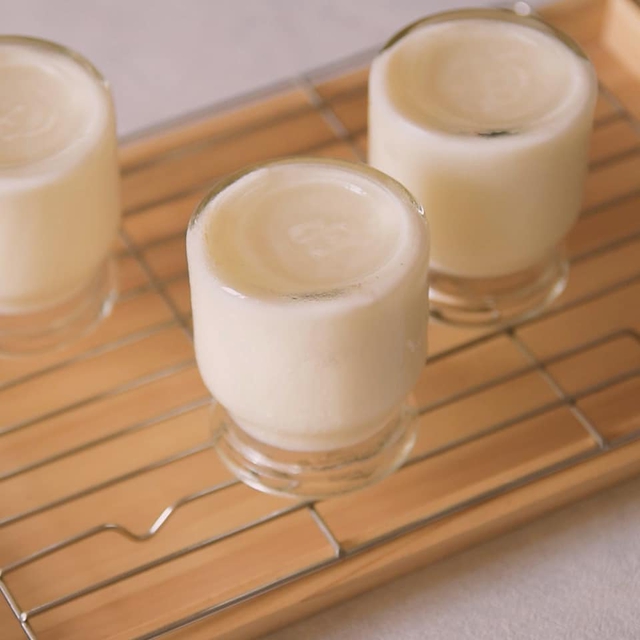 Sữa chua úp ngược bất bại: Làm cực dễ, ăn cực ngon, đánh bay cả mùa hè nóng bức - Ảnh 4.
