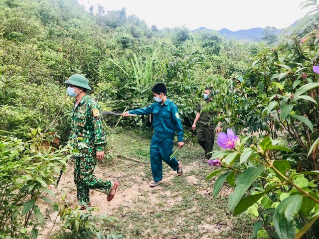 Bộ đội Biên phòng Quảng Trị vừa căng mình chống dịch, vừa tuyên truyền bầu cử ở biên giới - Ảnh 10.