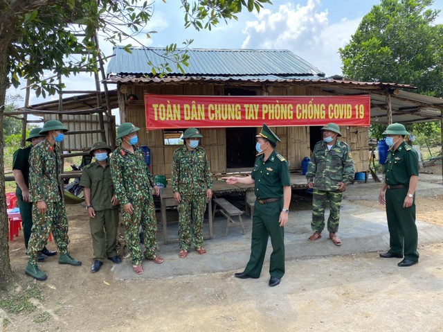 Bộ đội Biên phòng Quảng Trị vừa căng mình chống dịch, vừa tuyên truyền bầu cử ở biên giới - Ảnh 12.