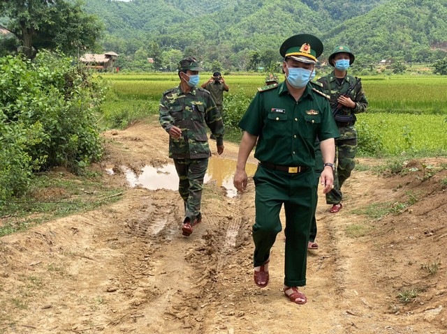 Bộ đội Biên phòng Quảng Trị vừa căng mình chống dịch, vừa tuyên truyền bầu cử ở biên giới - Ảnh 11.