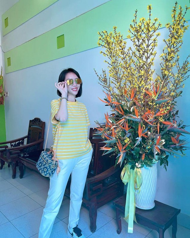 Xách túi nghìn đô ra phố, Thu Trang vẫn ăn mặc giản dị bất ngờ, không quên item hack tuổi - Ảnh 5.
