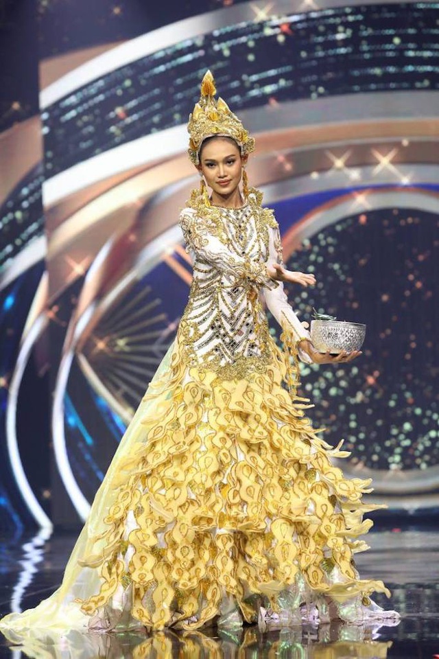 Đại diện Myanmar có hành động bất ngờ tại Miss Universe, fan lo ngại khó có cửa về nước - Ảnh 5.