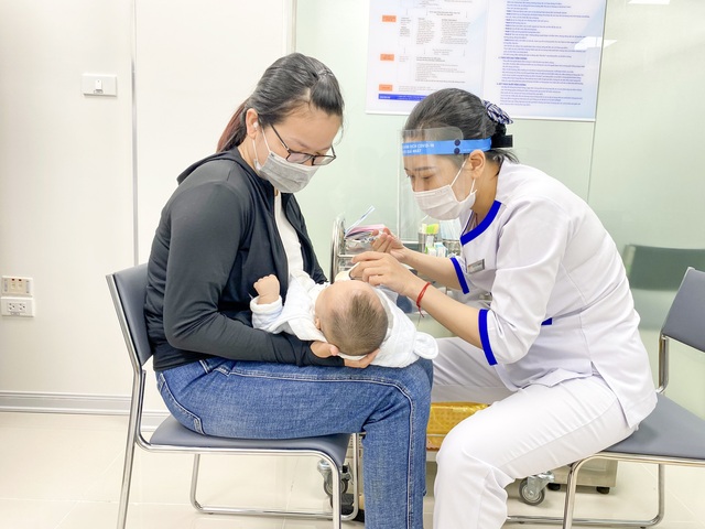 Từ hôm nay, người dân Quảng Bình có cơ hội tiếp cận các loại vaccine thế hệ mới nhất - Ảnh 2.