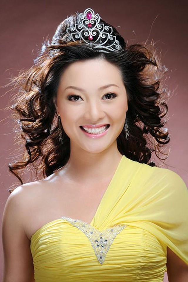 Hoàng Thị Yến sau 12 năm đăng quang Hoa hậu Quý bà - Ảnh 1.