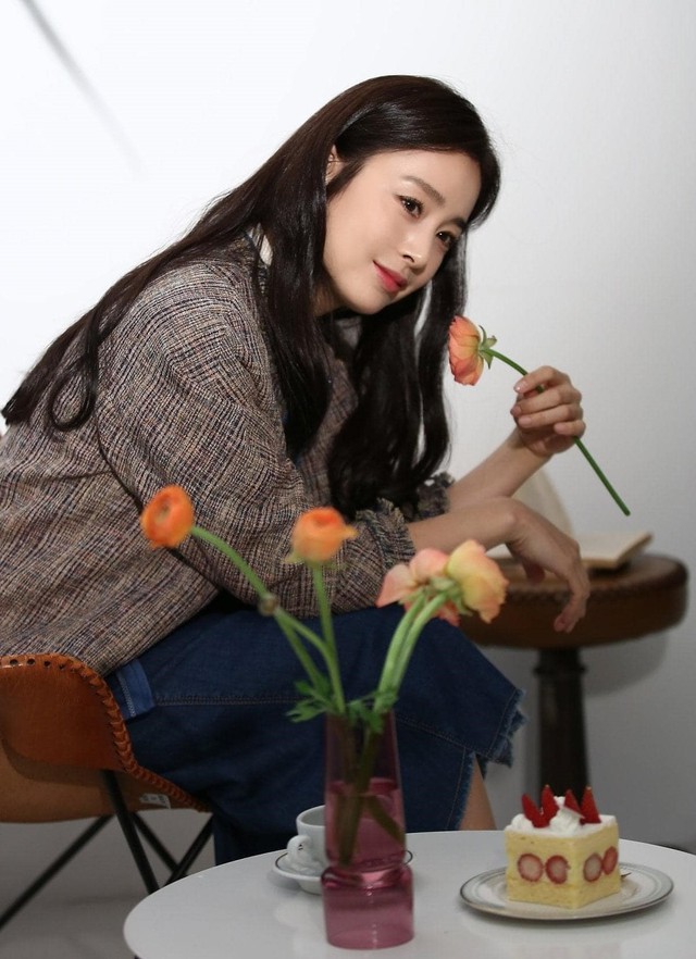 Kim Tae Hee 41 tuổi vẫn đẹp rạng ngời - Ảnh 13.