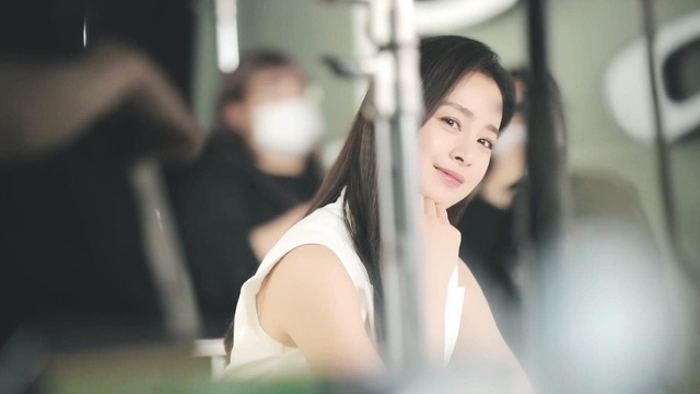 Kim Tae Hee 41 tuổi vẫn đẹp rạng ngời - Ảnh 10.