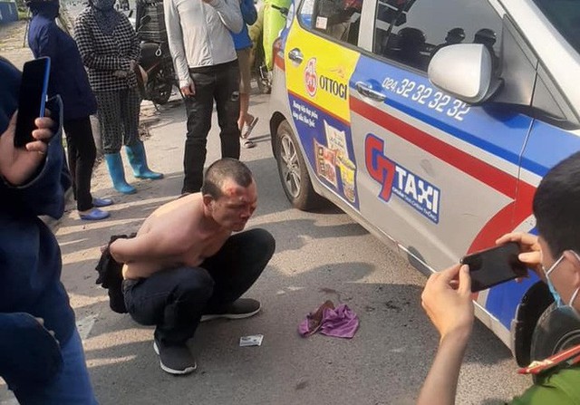 Tên cướp taxi bị người dân khống chế ở Hà Nội đang bị truy nã tội giết người - Ảnh 2.