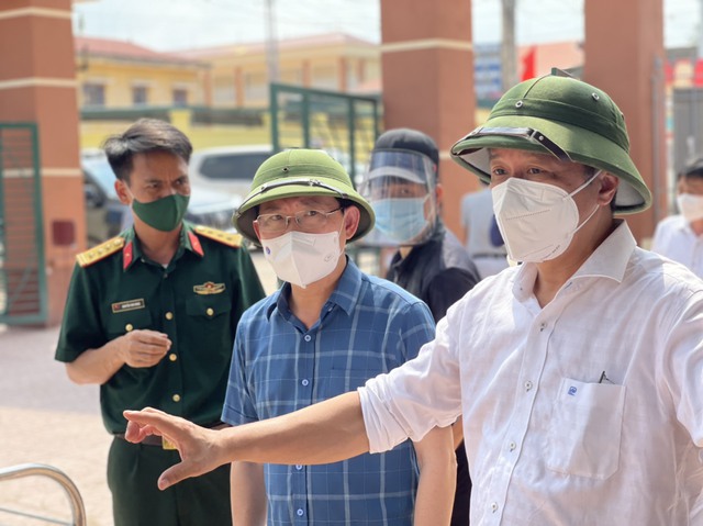 Thứ trưởng Bộ Y tế làm việc tại Bắc Giang: Chỉ để lọt 1 ca COVID-19 là có thể thành bom nổ chậm - Ảnh 4.