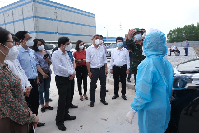 Thứ trưởng Bộ Y tế làm việc tại Bắc Giang: Chỉ để lọt 1 ca COVID-19 là có thể thành bom nổ chậm - Ảnh 3.