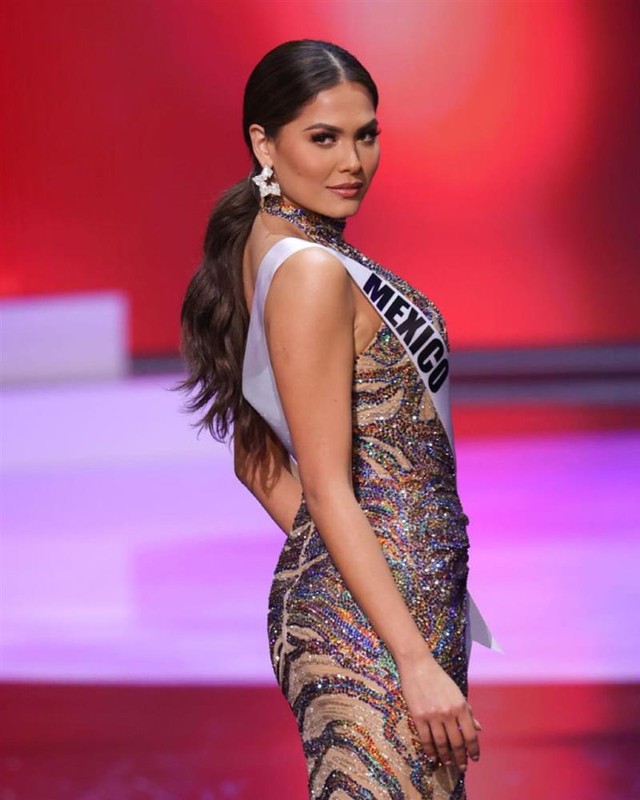 Style đời thường của Tân Hoa hậu Hoàn vũ Mexico: Chuẩn bánh bèo chúa khi diện toàn váy áo hoa lá hẹ - Ảnh 2.