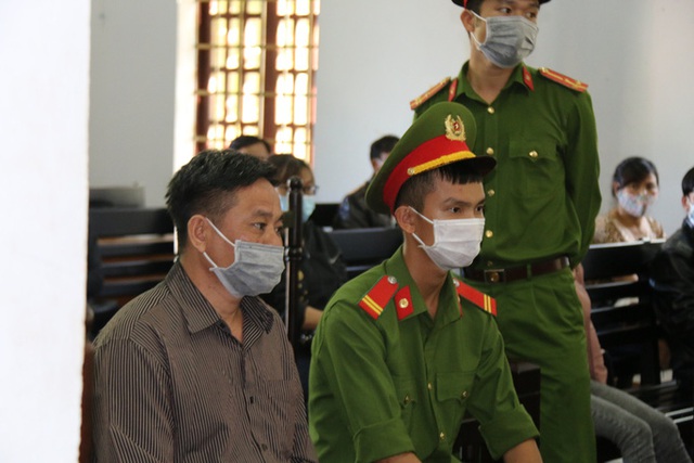 Diễn biến mới bất ngờ trong phi&ecirc;n t&ograve;a x&eacute;t xử cựu b&iacute; thư x&atilde; giết người, đốt x&aacute;c  - Ảnh 1.