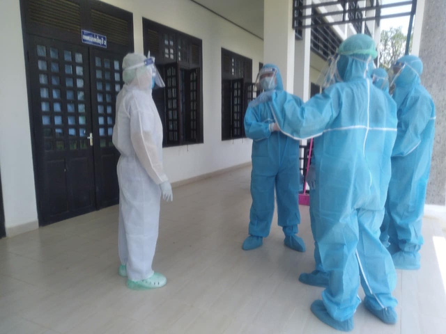 Chuyên gia y tế Việt Nam tiếp tục hỗ trợ địa phương của Lào phòng, chống dịch COVID-19 - Ảnh 5.