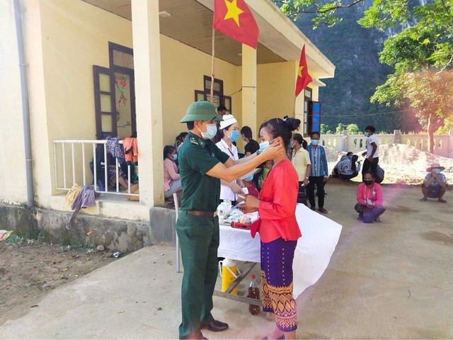 Đồng bào khu vực miền núi, biên giới tỉnh Quảng Bình nô nức đi bầu cử sớm - Ảnh 3.