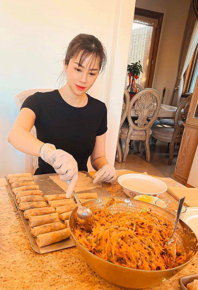 Con dâu tỷ phú Hoàng Kiều sống trong biệt thự 750 tỷ trên đất Mỹ vẫn tự tay vào bếp, nấu toàn bữa ăn chuẩn vị Việt - Ảnh 5.