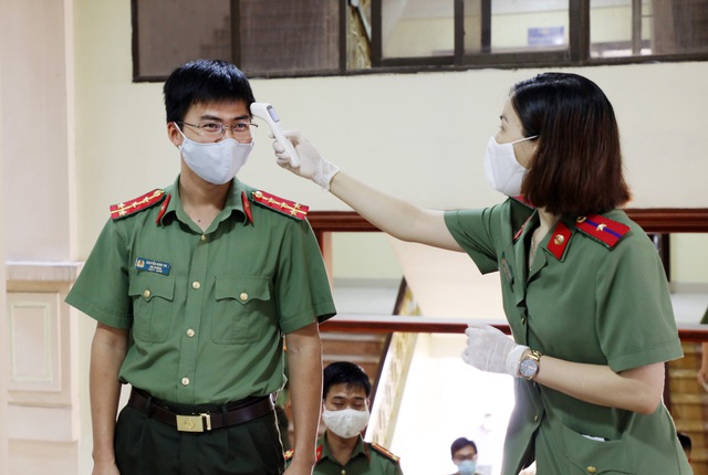 Hình ảnh bác sỹ, công an, quân đội, F1 đi bầu cử sớm tại Bắc Ninh - Ảnh 5.