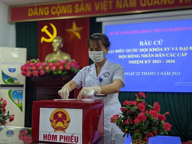 Hình ảnh bác sỹ, công an, quân đội, F1 đi bầu cử sớm tại Bắc Ninh - Ảnh 9.