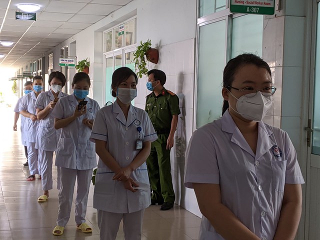 Hình ảnh bác sỹ, công an, quân đội, F1 đi bầu cử sớm tại Bắc Ninh - Ảnh 7.