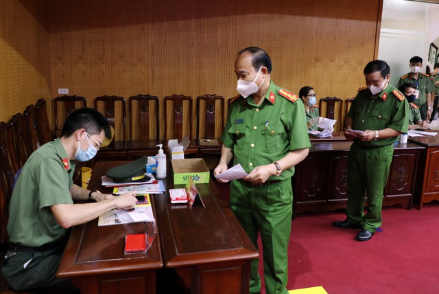 Hình ảnh bác sỹ, công an, quân đội, F1 đi bầu cử sớm tại Bắc Ninh - Ảnh 6.