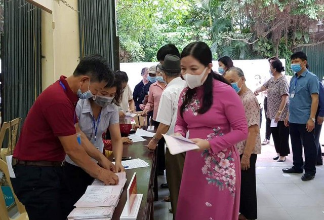 Hàng triệu cử tri Thanh Hóa tuân thủ nghiêm phòng dịch COVID-19 khi đi bầu cử - Ảnh 5.