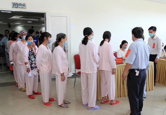 Thừa Thiên Huế: Hòm phiếu di động giúp nhiều bệnh nhân được bỏ phiếu ngay tại bệnh viện  - Ảnh 5.