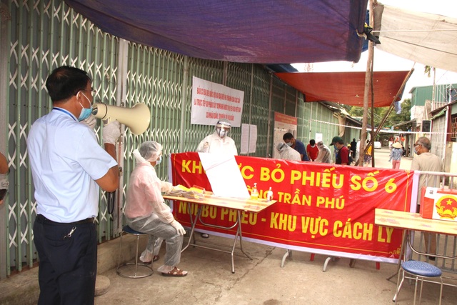Hình ảnh bầu cử tại khu phong tỏa ổ dịch Gốc Mít Hải Dương - Ảnh 3.