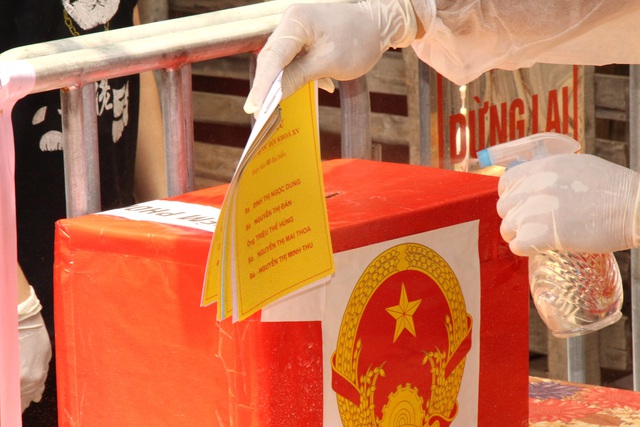 Hình ảnh bầu cử tại khu phong tỏa ổ dịch Gốc Mít Hải Dương - Ảnh 4.