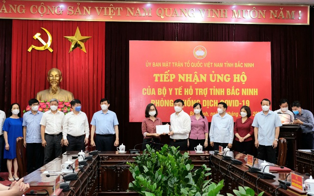Bộ trưởng Bộ Y tế kêu gọi cả nước trợ giúp Bắc Ninh, Bắc Giang vượt khó chống dịch COVID-19 - Ảnh 7.