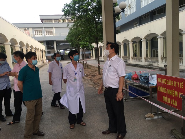 Thứ trưởng Bộ Y tế kiểm tra quản lý, điều trị bệnh nhân là F1 của Bệnh viện K tại Hải Dương - Ảnh 4.