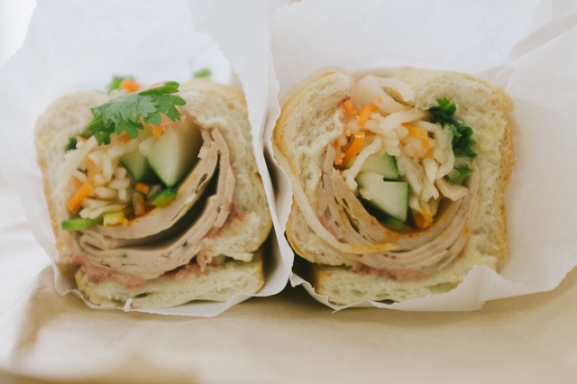 Chảy nước miếng với bánh mì Việt siêu ngon ở New York - Ảnh 3.