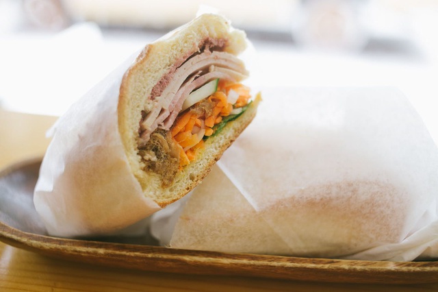 Chảy nước miếng với bánh mì Việt siêu ngon ở New York - Ảnh 6.