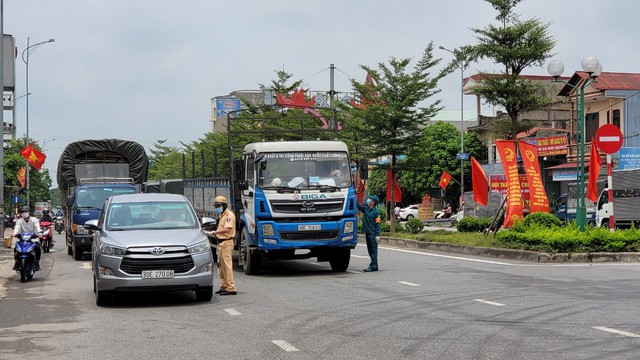 TP Bắc Ninh thành lập 115 chốt kiểm soát dịch COVID-19, chặn xe khách, taxi vào địa bàn - Ảnh 5.