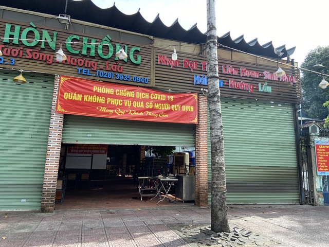 Hàng loạt quán ăn Sài Gòn treo biển chỉ bán mang về - Ảnh 9.