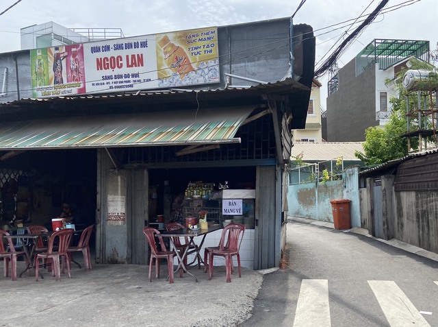 Hàng loạt quán ăn Sài Gòn treo biển chỉ bán mang về - Ảnh 3.
