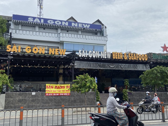 Hàng loạt quán ăn Sài Gòn treo biển chỉ bán mang về - Ảnh 10.