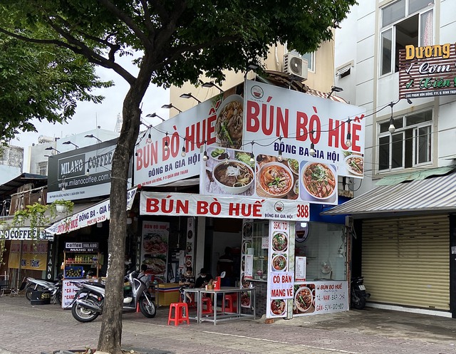 Hàng loạt quán ăn Sài Gòn treo biển chỉ bán mang về - Ảnh 4.