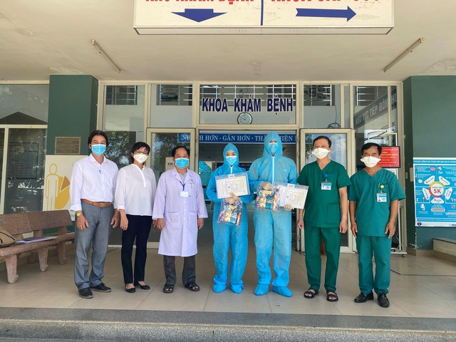 Đà Nẵng: 2 bệnh nhân đầu tiên được Trung tâm Y tế Hòa Vang công bố chữa khỏi COVID-19 - Ảnh 3.
