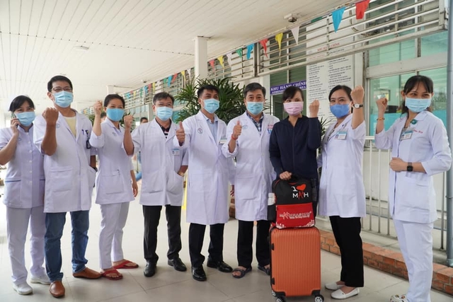 Hình ảnh 13 y bác sĩ tinh nhuệ của Bệnh viện Chợ Rẫy lên đường đến điểm nóng Bắc Giang - Ảnh 2.
