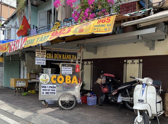 Hàng loạt quán ăn Sài Gòn treo biển chỉ bán mang về - Ảnh 6.