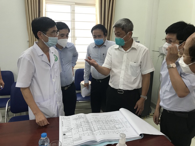 Thứ trưởng Nguyễn Trường Sơn khảo sát 3 Bệnh viện tại Bắc Giang để thiết lập đơn vị hồi sức tích cực - Ảnh 3.
