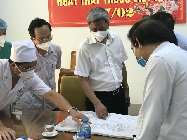 Thứ trưởng Nguyễn Trường Sơn khảo sát 3 Bệnh viện tại Bắc Giang để thiết lập đơn vị hồi sức tích cực - Ảnh 9.