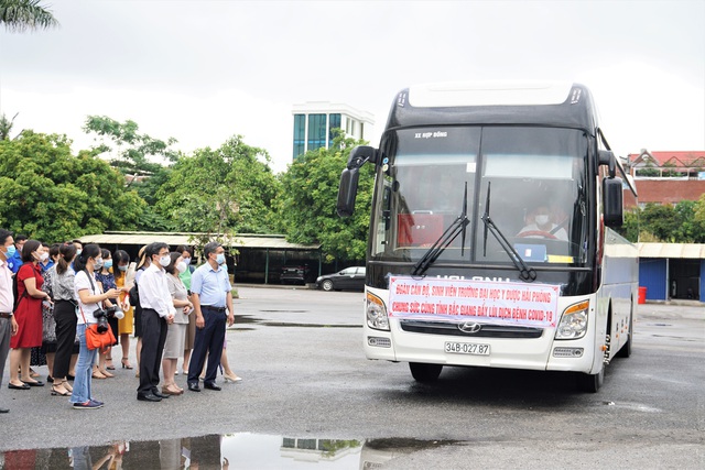 Gần trăm giảng viên, sinh viên Đại học Y dược Hải Phòng lên đường chi viện cho Bắc Giang chống dịch COVID-19 - Ảnh 13.